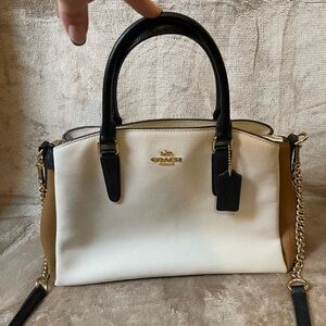 Coach tri color satchel, good condition!